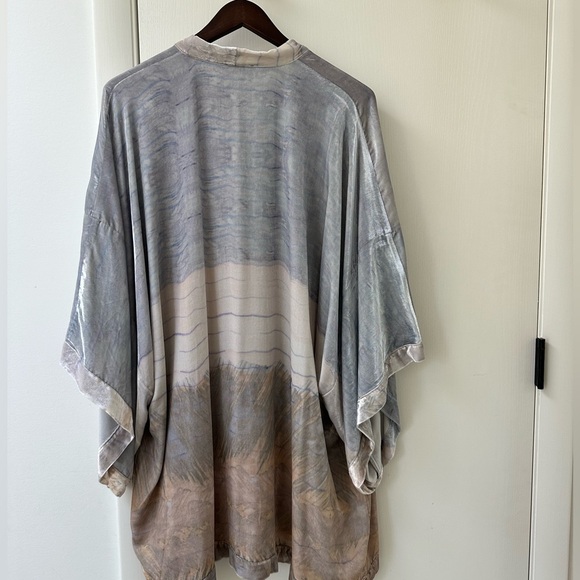 Johnny Was pale pastels velvet kimono size small - Picture 3 of 4